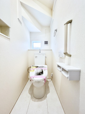 �g�C���@�����`Toilet�`�@�Y��E�X�b�L���E���K�ȃE�H�V�����b�g�t�g�C���ł��낰���Ԃł��B1�A2�K���Ƀg�C���X�y�[�X�I�̌������薾�邭�A���K��ԂƂȂ��Ă���܂��������g���ꏊ�����炱���̔z���ł��I