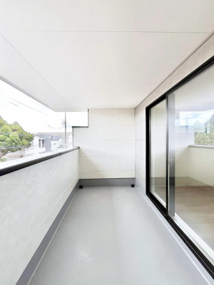 �o���R�j�[�@�����`Balcony�`�@�C���i�[�o���R�j�[�͐��󕨂������X�y�[�X�Ƃ��ċ}�ȉJ�Ő��󕨂��G��Ă��܂��̂�h���ł���܂����`�F�A�ł��낢����A�Ăɂ͎�����C�ɂ����r�j�[���v�[�����y���߂܂��ˁ�