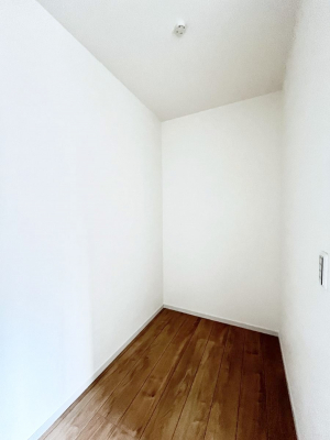 ���̑��@�����`Walk-in Closet�`�@�K�v�Ȃ��̂�R�[�f�B�l�[�g���ꗗ���Ċm�F�ł��A�g�x�x�⏀�����Z���ԂōςރE�H�[�N�C���N���[�[�b�g��ݒu���܂����B�Ƃ̒�����������Ƃ�����֗��Ȏ��[�X�y�[�X�ł��B