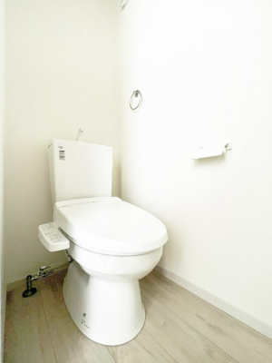 �g�C���@������1�������`Toilet�`�@�������̂��鐅����g�C���̓E�H�V�����b�g�t���ł����g�C���͖����g�킴��𓾂Ȃ����́B����������ۂ������ł��ˁB�g�C����2��������̂Œ��̍��G���ɕ֗��ł��I