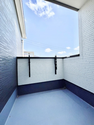 �o���R�j�[�@�����`Balcony�`  �o���R�j�[�͉������z���������݁A���z�c����󕨂��C�����悭�������Ƃ��ł��܂��B  �g���₷���J���I�ȃo���R�j�[�ł����z�����������Ղ�~�蒍���A�o���R�j�[�t���Z�܂��B  