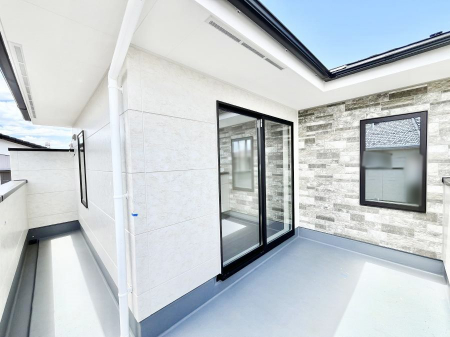 �o���R�j�[�@�����`Balcony�`  �o���R�j�[�͉������z���������݁A���z�c����󕨂��C�����悭�������Ƃ��ł��܂��B  �g���₷���J���I�ȃo���R�j�[�ł����z�����������Ղ�~�蒍���A�o���R�j�[�t���Z�܂��B  