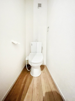 �g�C���@�����`Toilet�`�@�Y��E�X�b�L���E���K�ȃE�H�V�����b�g�t�g�C���ł��낰���Ԃł��B�g�C���͖����g�킴��𓾂Ȃ����́B����������ۂ������ł��ˁB�g�C����2��������̂Œ��̍��G���ɕ֗��ł��I