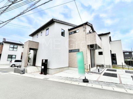 ���n�O�ώʐ^�@�O�ρ`Exterior�`�@��s���œ���̃X���[���C�t���΂Ɉ͂܂ꂽ�y�n�͓s��̌�����Y���ꂻ���B�l�G��ʂ��Ď��R�ƐG�ꍇ����X�|�b�g�����ӂɂ͐��肾������I�Z�݂����Ȃ�ƁB��炵�������B
