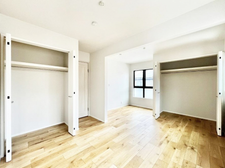���̑����ρ@�����`Bed Room�`�@���q�l�̐����ɍ��킹�ďZ�܂��̃��C�A�E�g���ς��܂��B�v�t���̃v���C�o�V�[���d��������A�����ɍ��킹�Ċ���x�b�g��z�u������B���������z���Ă̏Z�܂��I�т���؂ł��B