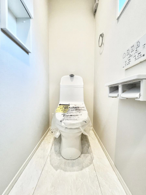 �g�C���@�����`Toilet�`�@�Y��E�X�b�L���E���K�ȃE�H�V�����b�g�t�g�C���ł��낰���Ԃł��B�g�C���͖����g�킴��𓾂Ȃ����́B����������ۂ������ł��ˁB�g�C����2��������̂Œ��̍��G���ɕ֗��ł��I