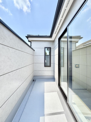 �o���R�j�[�@�����`Balcony�`  �o���R�j�[�͉������z���������݁A���z�c����󕨂��C�����悭�������Ƃ��ł��܂��B  �g���₷���J���I�ȃo���R�j�[�ł����z�����������Ղ�~�蒍���A�o���R�j�[�t���Z�܂��B  