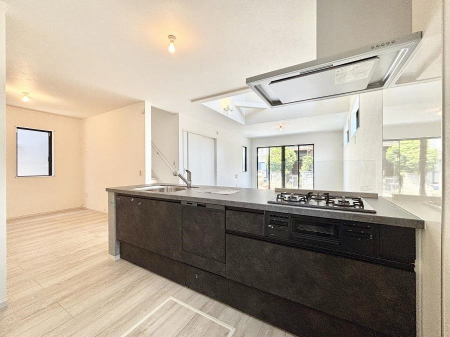 �L�b�`���@�����`Kitchen�`  ���r���O�����n����J�E���^�[�L�b�`���B  ���������Ȃ���Ƒ��ƃR�~���j�P�[�V�������Ƃ�邾���łȂ��A�傫�ȊJ���������邱�Ƃ��ł��܂��B  ���q�l�̐����������邱�Ƃ��ł��܂��ˁI
