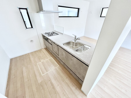 �L�b�`���@������1�������`Kitchen�`�@���R�������鑋�̂���L�b�`���������g���ꏊ�����炱���A�g��������l�����܂����B�������Ƃ����L�b�`���R�[�i�[�͎����L���Ȏd�オ��ƂȂ��Ă���܂��B