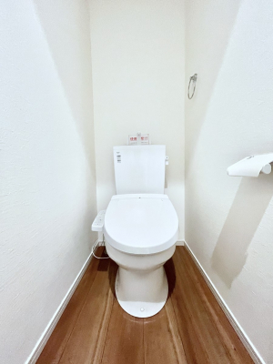 �g�C���@������2�������`Toilet�`�@�Y��E�X�b�L���E���K�ȃE�H�V�����b�g�t�g�C���ł��낰���Ԃł��B�g�C���͖����g�킴��𓾂Ȃ����́B����������ۂ������ł��ˁB�g�C����2��������̂Œ��̍��G���ɕ֗��ł��I