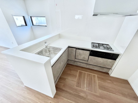 �L�b�`���@������2�������`Kitchen�`�@��b���e�ރ��r���O�A�������������Ȃ�L�b�`���B�Ƃ́A�������������ł͂Ȃ��A��炵��������A���K�ɂ���ꏊ�B�Ί�̖����A���炬�̓��X�̂��߂ɁA�ŐV�̐ݔ��E�d�l���̗p�B