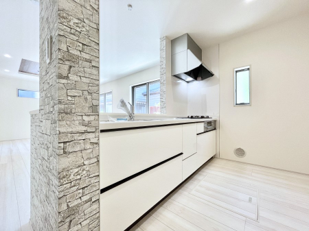 �L�b�`���@�u�₩�ȕ����ʂ蔲����L�b�`���B��������̂Ŗ��邭���C�ɂ��𗧂��܂��B