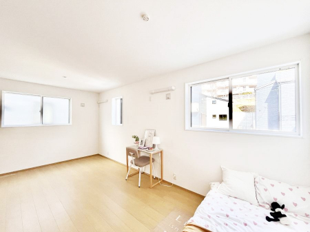 �q�������@������No.1���`Bed Room�`�@�؂̉����肪�₳�����t���[�����O�͈��炬�������炷�v���C�x�[�g��ԁB����߂̃t���[�����O�ł��̂ŁA�ǎ��Ƃ��}�b�`���A���������X�ɍL�������Ă������ʂ��B