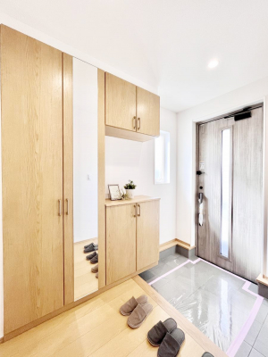 ���ց@������No.1���`Entrance�`�@�Ƃ̒��ł��q�l���}����ŏ��̏ꏊ�ł��錺�ւ́A�Ƃ̈�ۂ��̂��̂ł��I�L�x�Ȍ��֎��[�ŁA����Y��ɕۂ��Ƃ��o���܂��􌺊ւɂ͂����Ղ���[�̉��ʔ��������I