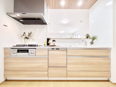 �L�b�`���@������No.1���`Kitchen�`�@��b���e�ރ��r���O�A�������������Ȃ�L�b�`���B�Ƃ́A�������������ł͂Ȃ��A��炵��������A���K�ɂ���ꏊ�B�Ί�̖����A���炬�̓��X�̂��߂ɁA�ŐV�̐ݔ��E�d�l���̗p�B