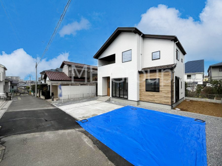 ���n�O�ώʐ^�@�O�ρ`Exterior�`�@�O�ʓ��H�F�쐼 4m �����@�O�ʓ��H�͊ՐÂȏZ��n���͂���Ԓʂ�̏��Ȃ����H�B���Ԃ̏o��������炭�炭�ł��I���s���_�E���n���w�̂���]�́A���C�y�ɂ��₢���킹���������I