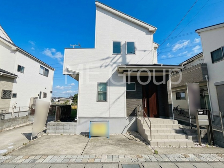 ���n�O�ώʐ^�@�O�ρ`Exterior�`�@��s���œ���̃X���[���C�t���΂Ɉ͂܂ꂽ�y�n�͓s��̌�����Y���ꂻ���B�l�G��ʂ��Ď��R�ƐG�ꍇ����X�|�b�g�����ӂɂ͐��肾������I�Z�݂����Ȃ�ƁB��炵�������B