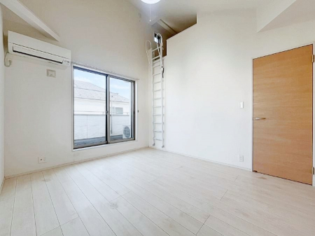 �q�������@�����`Bed Room�`�@�������������̂��ˌ��Ẵ����b�g�ł��B���Ƒ������������ƂŎ苷�Ɋ����Ă����Z�܂����ˌ��Ăł͊e�����v���C�o�V�[��ۂ��Ƃ��ł��܂��B�Z�܂��ɂ�Ƃ肪���܂�S�������b�N�X�ł��܂���
