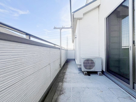 �o���R�j�[�@�����`Balcony�`  �o���R�j�[�͉������z���������݁A���z�c����󕨂��C�����悭�������Ƃ��ł��܂��B  �g���₷���J���I�ȃo���R�j�[�ł����z�����������Ղ�~�蒍���A�o���R�j�[�t���Z�܂��B  