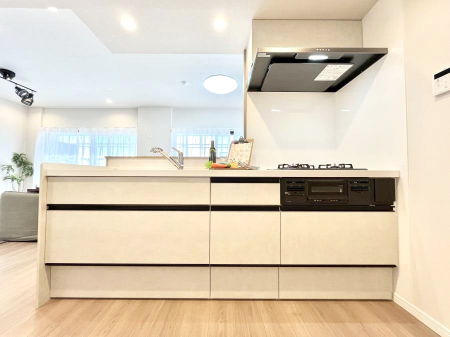 �L�b�`���@�����`Kitchen�`  �u���������͉�����낤�v����ȃL�b�`���Ȃ�v�������藿�����ł����Ⴂ�܂��B  �L�b�`������̓��r���O����]�ł��Ƒ����Ȃ��邨�Ƃ������ɂ������܂��B  