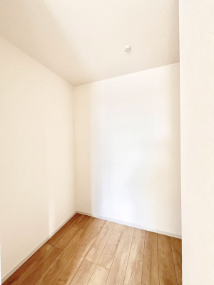 ���̑��@�����`Walk-in Closet�`�@�K�v�Ȃ��̂�R�[�f�B�l�[�g���ꗗ���Ċm�F�ł��A�g�x�x�⏀�����Z���ԂōςރE�H�[�N�C���N���[�[�b�g��ݒu���܂����B�Ƃ̒�����������Ƃ�����֗��Ȏ��[�X�y�[�X�ł��B