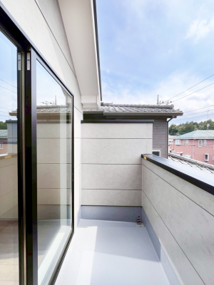 �o���R�j�[�@�����`Balcony�`  �o���R�j�[�͉������z���������݁A���z�c����󕨂��C�����悭�������Ƃ��ł��܂��B  �g���₷���J���I�ȃo���R�j�[�ł����z�����������Ղ�~�蒍���A�o���R�j�[�t���Z�܂��B  