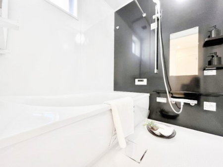 �����@������No.8���`Bath Room�`�@���t���̃o�X���[���́A�̌������薾�邭�C�����̗ǂ���Ԃł��B�������邱�ƂŁA���C�����ǍD�B������芰����o�X���[���ŁA�����̃o�X�^�C�����y���݂ɂȂ肻���ł��B