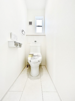 �g�C���@������No.8���`Toilet�`�@�Y��E�X�b�L���E���K�ȃE�H�V�����b�g�t�g�C���ł��낰���Ԃł��B�̌������薾�邭�A���K��ԂƂȂ��Ă���܂��������g���ꏊ�����炱���̔z���ł��I