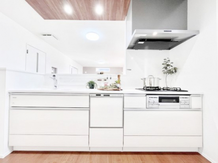 �L�b�`���@������No.8���`Kitchen�`�@��b���e�ރ��r���O�A�������������Ȃ�L�b�`���B�Ƃ́A�������������ł͂Ȃ��A��炵��������A���K�ɂ���ꏊ�B�Ί�̖����A���炬�̓��X�̂��߂ɁA�ŐV�̐ݔ��E�d�l���̗p�B