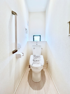 �g�C���@�����`Toilet�`�@�Y��E�X�b�L���E���K�ȃE�H�V�����b�g�t�g�C���ł��낰���Ԃł��B1�A2�K���Ƀg�C���X�y�[�X�I�̌������薾�邭�A���K��ԂƂȂ��Ă���܂��������g���ꏊ�����炱���̔z���ł��I
