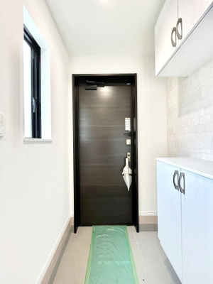 ���ց@�����`Entrance�`�@�Ƃ̒��ł��q�l���}����ŏ��̏ꏊ�ł��錺�ւ́A�Ƃ̈�ۂ��̂��̂ł��I�L�x�Ȍ��֎��[�ŁA����Y��ɕۂ��Ƃ��o���܂��􌺊ւɂ͂����Ղ���[�̉��ʔ��������I