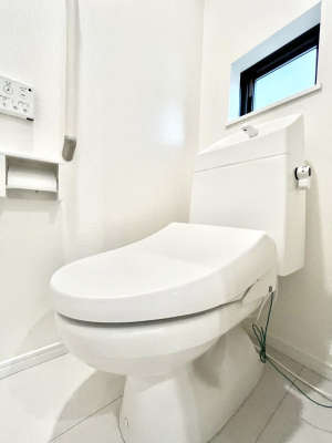 �g�C���@�����`Toilet�`�@�Y��E�X�b�L���E���K�ȃE�H�V�����b�g�t�g�C���ł��낰���Ԃł��B1�A2�K���Ƀg�C���X�y�[�X�I�̌������薾�邭�A���K��ԂƂȂ��Ă���܂��������g���ꏊ�����炱���̔z���ł��I