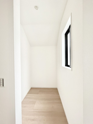���̑��@�����`Walk-in Closet�`�@�K�v�Ȃ��̂�R�[�f�B�l�[�g���ꗗ���Ċm�F�ł��A�g�x�x�⏀�����Z���ԂōςރE�H�[�N�C���N���[�[�b�g��ݒu���܂����B�Ƃ̒�����������Ƃ�����֗��Ȏ��[�X�y�[�X�ł��B