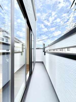 �o���R�j�[�@�����`Balcony�`  �o���R�j�[�͉������z���������݁A���z�c����󕨂��C�����悭�������Ƃ��ł��܂��B  �g���₷���J���I�ȃo���R�j�[�ł����z�����������Ղ�~�蒍���A�o���R�j�[�t���Z�܂��B  