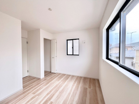 ���̑����ρ@�����`Bed Room�`�@2�ʍ̌����m�ۂ������邢�����́A���ʂ����ǂ��A��ϋ��S�n�̗ǂ���ԂƂȂ��Ă���܂��B�u�₩�ȕ��������ċN���钩�́A���K�����̎n�܂�ɁI���������ʕ����ƂĂ��ǂ��Z�܂���