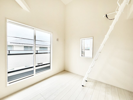 �Q���@�������P�������`Bed Room�`�@2�ʍ̌����m�ۂ������邢�����́A���ʂ����ǂ��A��ϋ��S�n�̗ǂ���ԂƂȂ��Ă���܂��B�u�₩�ȕ��������ċN���钩�́A���K�����̎n�܂�ɁI�������肪�ǂ��Z�܂���