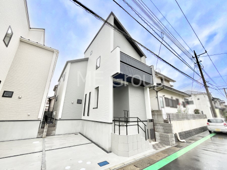 ���n�O�ώʐ^�@�O�ρ��P�������`Exterior�`�@��ˌ��Ă̑傫�ȃ����b�g�́A�����B�́u�y�n�v���u���R�Ɂv�g���鎖�ł��B�K�[�f�j���O��c�h�x�C�Ԃ�o�C�N�̎�ȂǗl�X�ȗp�r�ŗ��p�ł��܂��B