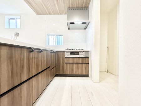 �L�b�`���@�������P�������`Kitchen�`�@�������Z���A�葁����Ƃł���k�^�L�b�`���B�R�[�i�[�ɃX�p�C�X�ނ�u���ăX�b�L���Ɓ�������Ƃ����L�b�`���R�[�i�[�͎����L���Ȏd�オ��ƂȂ��Ă���܂��B  