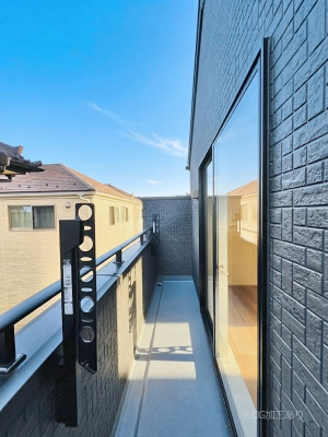 �o���R�j�[�@������1�������`Balcony�`  �o���R�j�[�͉������z���������݁A���z�c����󕨂��C�����悭�������Ƃ��ł��܂��B  �g���₷���J���I�ȃo���R�j�[�ł����z�����������Ղ�~�蒍���A�o���R�j�[�t���Z�܂��B  