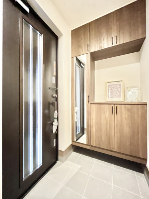 ���ց@������2�������`Entrance�`�@�Ƃ̒��ł��q�l���}����ŏ��̏ꏊ�ł��錺�ւ́A�Ƃ̈�ۂ��̂��̂ł��I�L�x�Ȍ��֎��[�ŁA����Y��ɕۂ��Ƃ��o���܂��􌺊ւɂ͂����Ղ���[�̉��ʔ��������I
