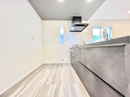 �L�b�`���@������2�������`Kitchen�`�@���R�������鑋�̂���L�b�`���������g���ꏊ�����炱���A�g��������l�����܂����B�������Ƃ����L�b�`���R�[�i�[�͎����L���Ȏd�オ��ƂȂ��Ă���܂��B