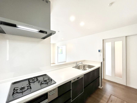 �L�b�`���@���r���O�ŗV�Ԃ��q�l�������Ȃ��炨�������ł���ΖʃL�b�`���B  