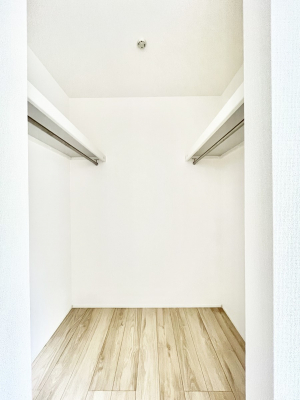 ���̑��@�����`Walk-in Closet�`�@�K�v�Ȃ��̂�R�[�f�B�l�[�g���ꗗ���Ċm�F�ł��A�g�x�x�⏀�����Z���ԂōςރE�H�[�N�C���N���[�[�b�g��ݒu���܂����B�Ƃ̒�����������Ƃ�����֗��Ȏ��[�X�y�[�X�ł��B
