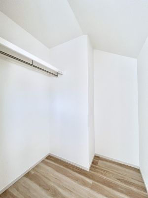 ���̑��@�����`Walk-in Closet�`�@�K�v�Ȃ��̂�R�[�f�B�l�[�g���ꗗ���Ċm�F�ł��A�g�x�x�⏀�����Z���ԂōςރE�H�[�N�C���N���[�[�b�g��ݒu���܂����B�Ƃ̒�����������Ƃ�����֗��Ȏ��[�X�y�[�X�ł��B