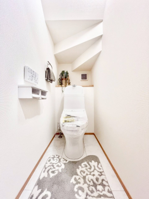�g�C���@�����`Toilet�`�@�Y��E�X�b�L���E���K�ȃE�H�V�����b�g�t�g�C���ł��낰���Ԃł��B�g�C���͖����g�킴��𓾂Ȃ����́B����������ۂ������ł��ˁB�g�C����2��������̂Œ��̍��G���ɕ֗��ł��I