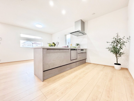 �L�b�`���@�����`Kitchen�`  ���r���O�����n����J�E���^�[�L�b�`���B  ���������Ȃ���Ƒ��ƃR�~���j�P�[�V�������Ƃ�邾���łȂ��A�傫�ȊJ���������邱�Ƃ��ł��܂��B  ���q�l�̐����������邱�Ƃ��ł��܂��ˁI