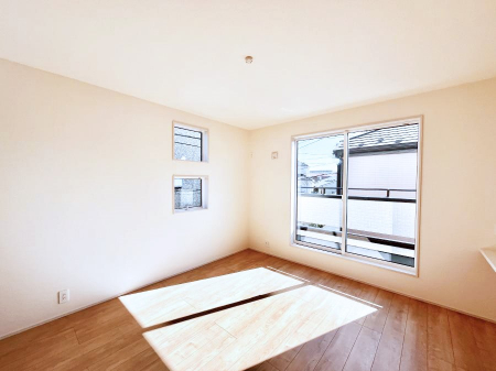 �Q���@�����`Bed Room�`�@2�ʍ̌����m�ۂ������邢�����́A���ʂ����ǂ��A��ϋ��S�n�̗ǂ���ԂƂȂ��Ă���܂��B�u�₩�ȕ��������ċN���钩�́A���K�����̎n�܂�ɁI���������ʕ����ƂĂ��ǂ��Z�܂���