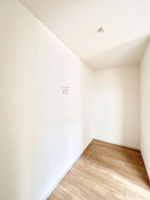 ���̑��@�����`Walk-in Closet�`�@�K�v�Ȃ��̂�R�[�f�B�l�[�g���ꗗ���Ċm�F�ł��A�g�x�x�⏀�����Z���ԂōςރE�H�[�N�C���N���[�[�b�g��ݒu���܂����B�Ƃ̒�����������Ƃ�����֗��Ȏ��[�X�y�[�X�ł��B