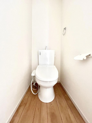 �g�C���@�����`Toilet�`�@�Y��E�X�b�L���E���K�ȃE�H�V�����b�g�t�g�C���ł��낰���Ԃł��B�g�C���͖����g�킴��𓾂Ȃ����́B����������ۂ������ł��ˁB�g�C����2��������̂Œ��̍��G���ɕ֗��ł��I