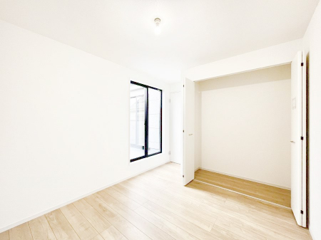 �Q���@�����`Bed Room�`�@�������������̂��ˌ��Ẵ����b�g�ł��B���Ƒ������������ƂŎ苷�Ɋ����Ă����Z�܂����ˌ��Ăł͊e�����v���C�o�V�[��ۂ��Ƃ��ł��܂��B�Z�܂��ɂ�Ƃ肪���܂�S�������b�N�X�ł��܂���